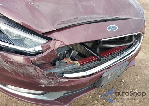 2017 Ford Fusion Titanium z USA, uszkodzony, nr VIN 3FA6P0K97HR131655